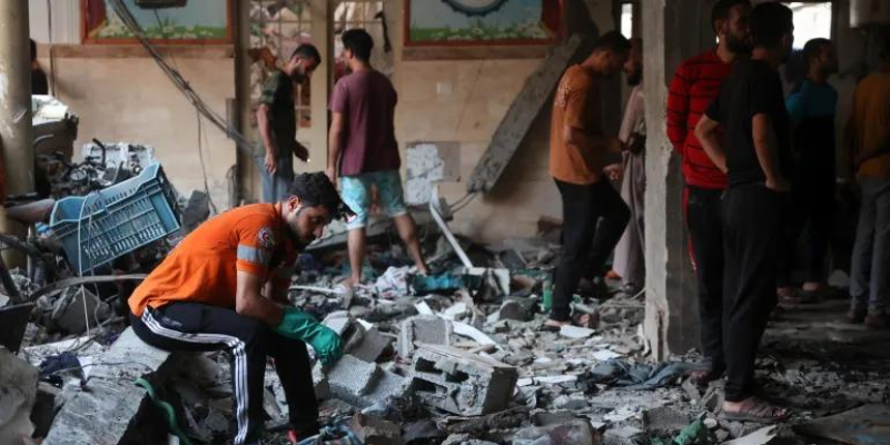 Frappe Israélienne sur une École à Gaza : Plus de 100 Morts